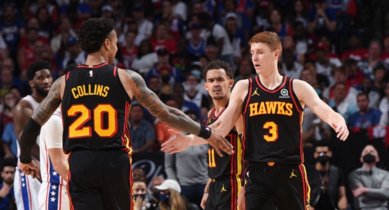 强强对话！NBA东西部强队相遇，老鹰与独行侠纷争胜负