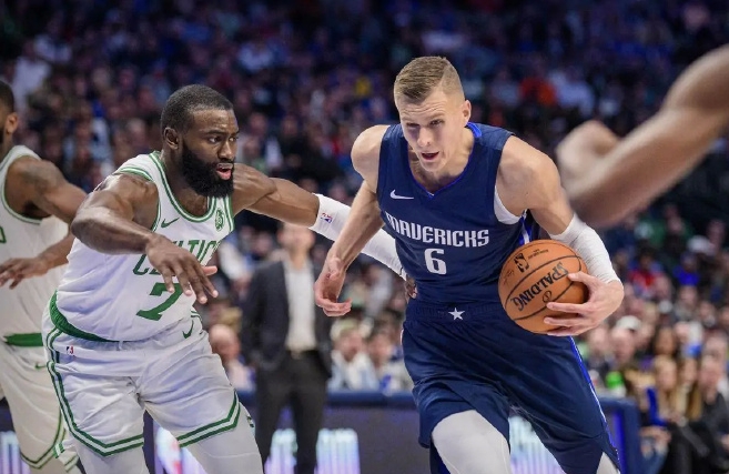 燃烧魂魄的对决！费城76人VS达拉斯独行侠，NBA常规赛