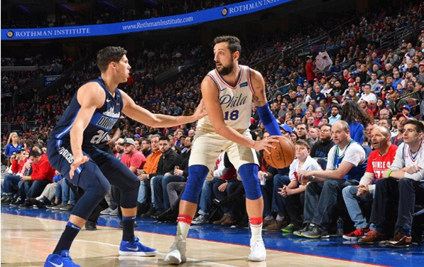 燃烧魂魄的对决！费城76人VS达拉斯独行侠，NBA常规赛
